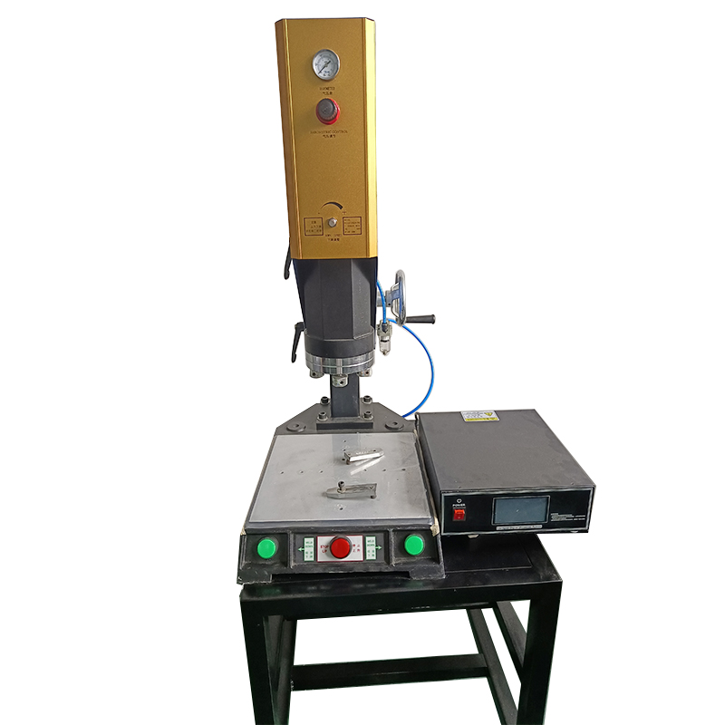 Automatic frequency tracking ultrasonic welding machine